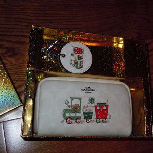 COACH HOLIDAY TRAIN COSMETIC CASE & MIRROR SET NEW IN BOX CHRISTMAS GIFT